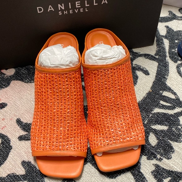 NWT Daniella Shevel SALMA Coral Nappa Leather Square Toe Sandal Low Heel 37 - Picture 4 of 9